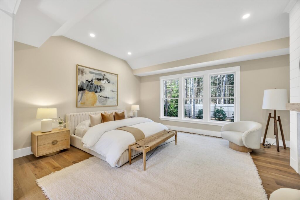 Primary bedroom with vaulted ceiling at 6 Willow Circle, Mashpee